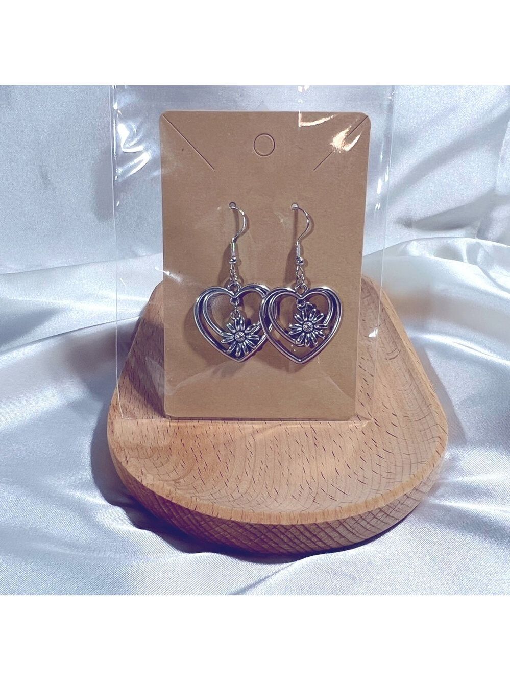 Daisy in Heart Earrings